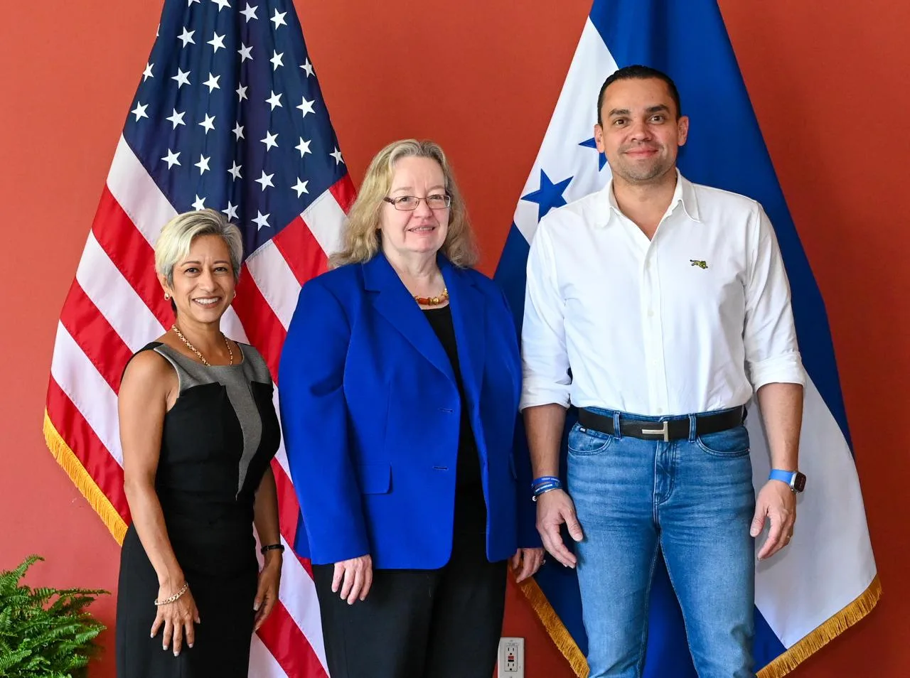 @usembassyhn